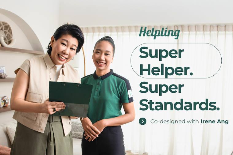 A cleaner and a client in a living room by Helpling